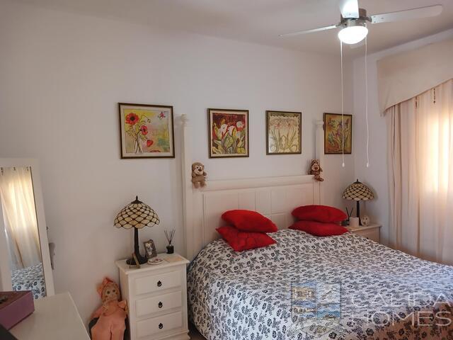 Villa Rosebud: Resale Villa for Sale in Arboleas, Almería