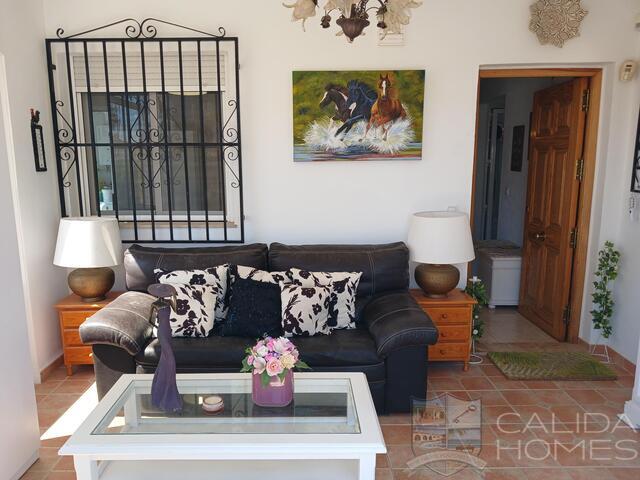 Villa Rosebud: Resale Villa for Sale in Arboleas, Almería