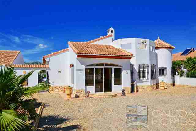 Villa Rosebud: Resale Villa for Sale in Arboleas, Almería