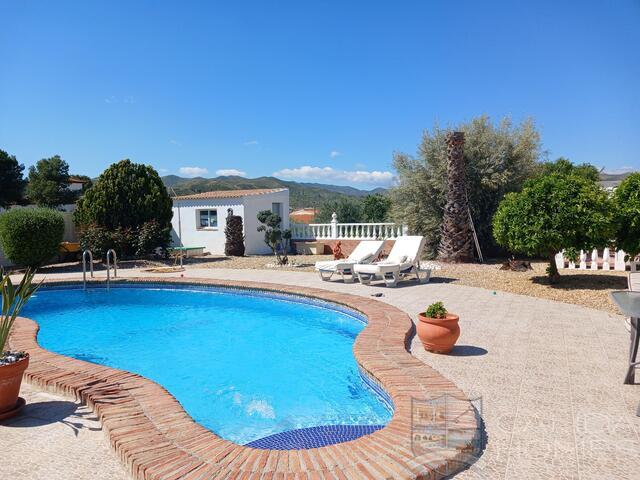 Villa Rosebud: Resale Villa for Sale in Arboleas, Almería