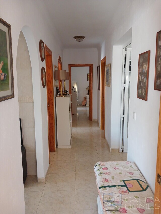 Villa Rosebud: Resale Villa for Sale in Arboleas, Almería