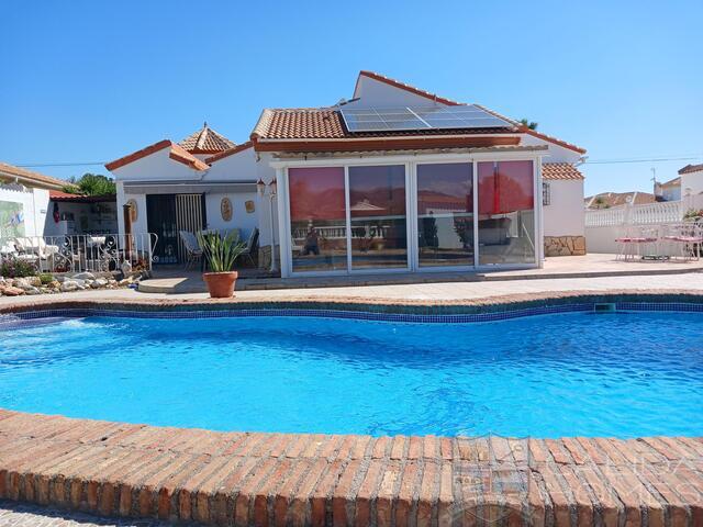 Villa Rosebud: Resale Villa for Sale in Arboleas, Almería