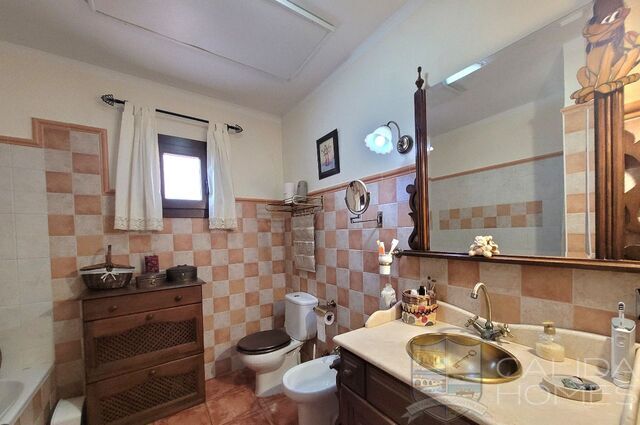 Villa Rustica : Resale Villa for Sale in Mojacar Playa, Almería