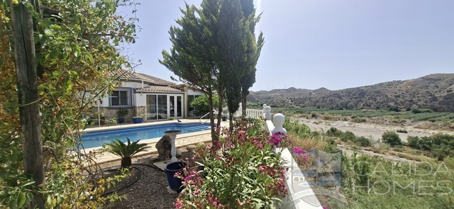 Villa Sable : Resale Villa for Sale in Arboleas, Almería