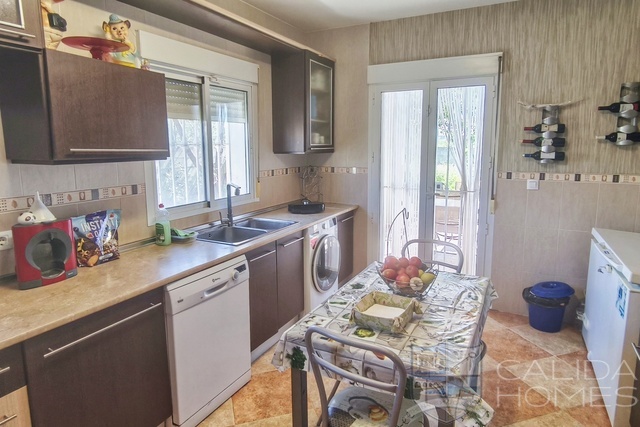 Villa Samba: Resale Villa for Sale in Arboleas, Almería