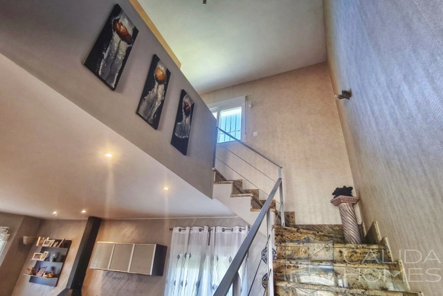 Villa Samba: Resale Villa for Sale in Arboleas, Almería