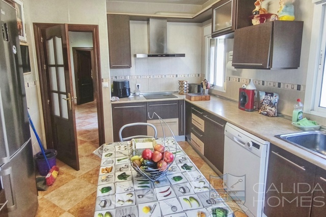 Villa Samba: Resale Villa for Sale in Arboleas, Almería