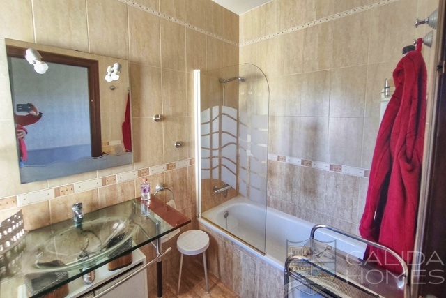 Villa Samba: Resale Villa for Sale in Arboleas, Almería