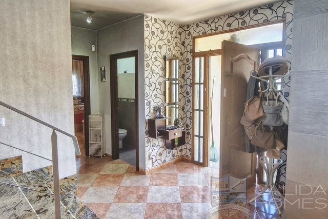 Villa Samba: Resale Villa for Sale in Arboleas, Almería