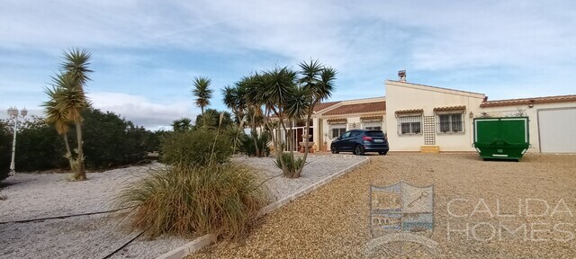 Villa Samh: Resale Villa for Sale in Albox, Almería