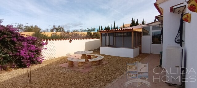 Villa Samh: Resale Villa for Sale in Albox, Almería