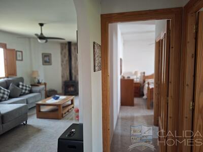 Villa Sanza: Resale Villa in Arboleas, Almería