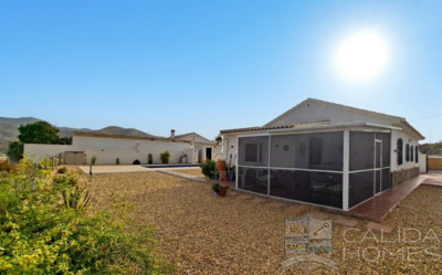 Villa Sanza: Resale Villa in Arboleas, Almería