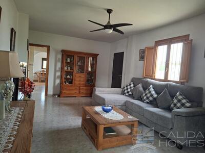 Villa Sanza: Resale Villa in Arboleas, Almería