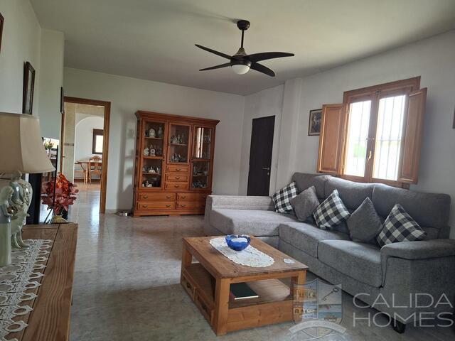 Villa Sanza: Resale Villa for Sale in Arboleas, Almería