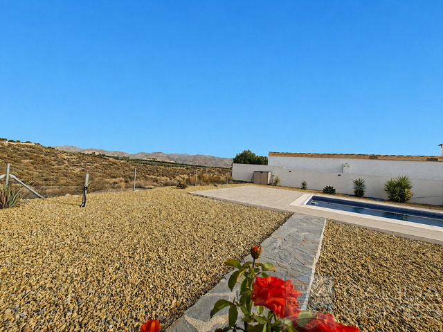 Villa Sanza: Resale Villa for Sale in Arboleas, Almería