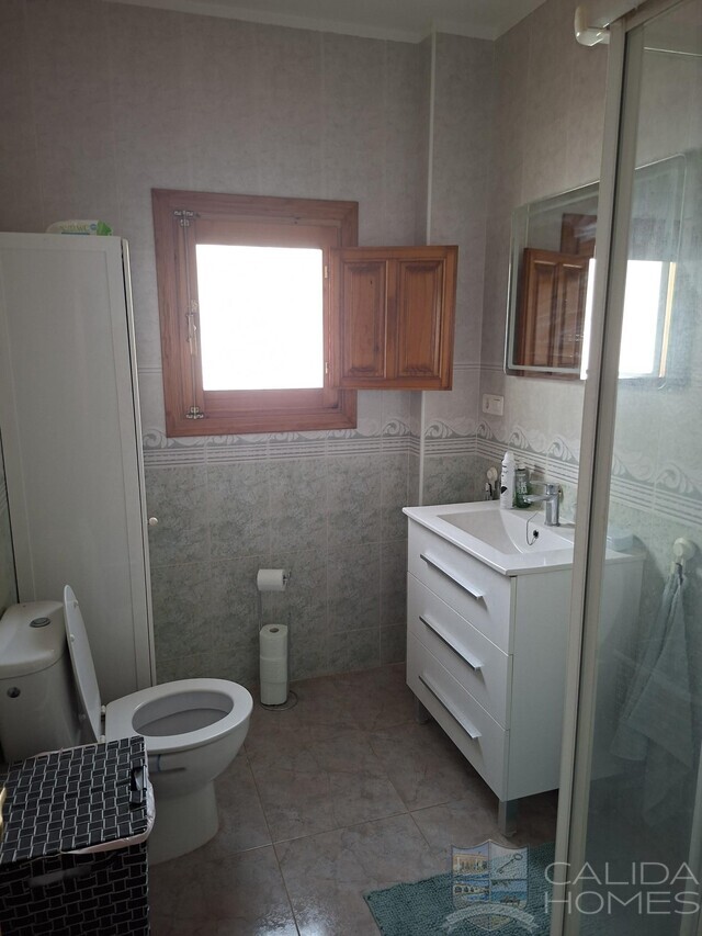 Villa Sanza: Resale Villa for Sale in Arboleas, Almería