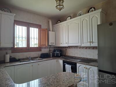 Villa Sanza: Resale Villa in Arboleas, Almería