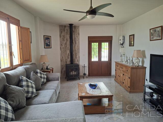 Villa Sanza: Resale Villa for Sale in Arboleas, Almería