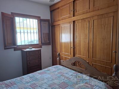 Villa Sanza: Resale Villa in Arboleas, Almería