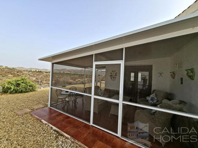 Villa Sanza: Resale Villa for Sale in Arboleas, Almería