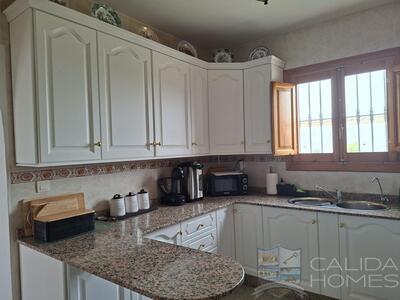 Villa Sanza: Resale Villa in Arboleas, Almería