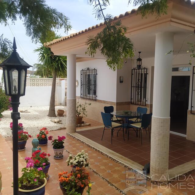 Villa Sapora : Resale Villa for Sale in Arboleas, Almería