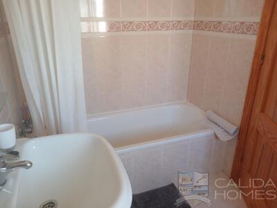 Villa Sasta : Resale Villa in Arboleas, Almería