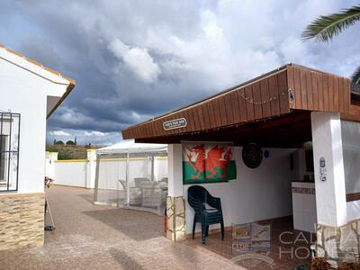 Villa Sasta : Resale Villa in Arboleas, Almería