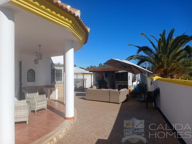 Villa Sasta : Resale Villa for Sale in Arboleas, Almería