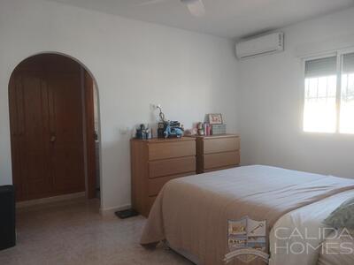 Villa Sasta : Resale Villa in Arboleas, Almería