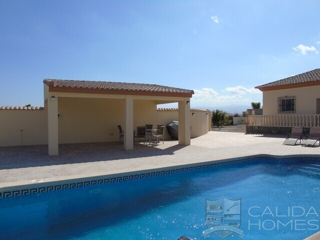 Villa Scarlet: Resale Villa for Sale in Albox, Almería