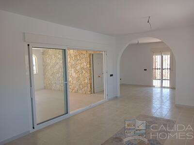 Villa Seclusion: Resale Villa in Las Pocicas, Almería