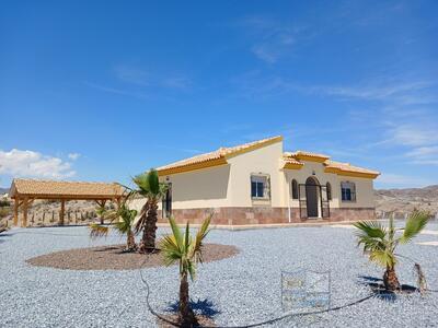 Villa Seclusion: Resale Villa in Las Pocicas, Almería