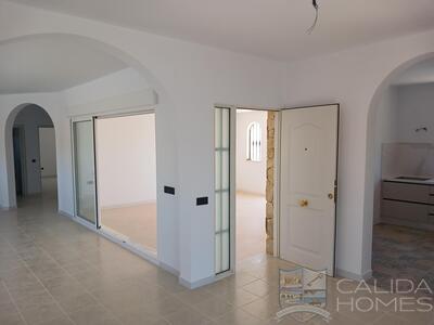 Villa Seclusion: Resale Villa in Las Pocicas, Almería