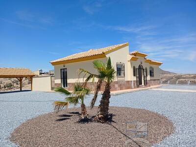 Villa Seclusion: Resale Villa in Las Pocicas, Almería