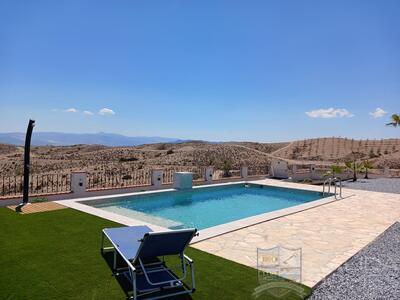 Villa Seclusion: Resale Villa in Las Pocicas, Almería
