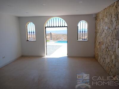 Villa Seclusion: Resale Villa in Las Pocicas, Almería