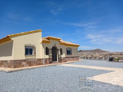 Villa Seclusion: Resale Villa in Las Pocicas, Almería
