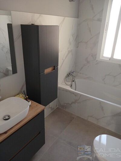 Villa Seclusion: Resale Villa in Las Pocicas, Almería