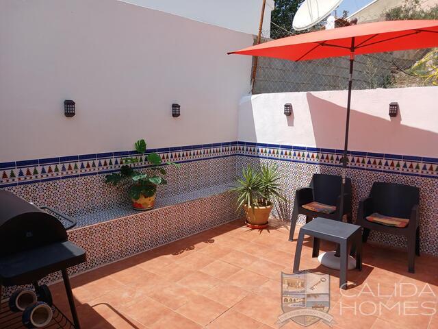 Villa Secreto: Resale Villa for Sale in Arboleas, Almería