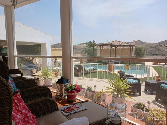 Villa Secreto: Resale Villa for Sale in Arboleas, Almería