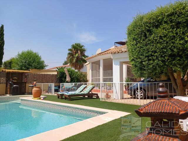 Villa Secreto: Resale Villa for Sale in Arboleas, Almería