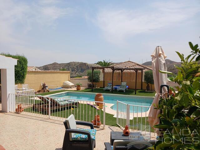 Villa Secreto: Resale Villa for Sale in Arboleas, Almería