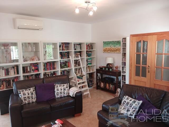 Villa Secreto: Resale Villa for Sale in Arboleas, Almería