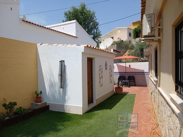 Villa Secreto: Resale Villa for Sale in Arboleas, Almería