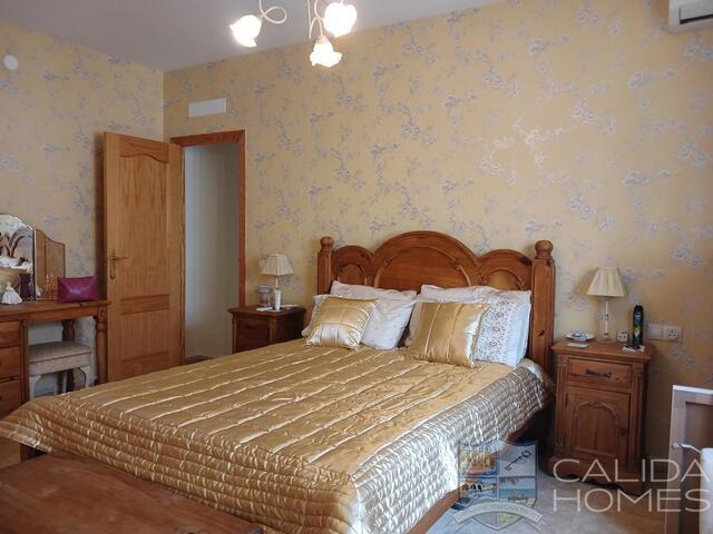 Villa Secreto: Resale Villa for Sale in Arboleas, Almería