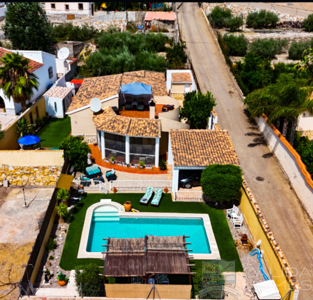 Villa Secreto: Resale Villa for Sale in Arboleas, Almería