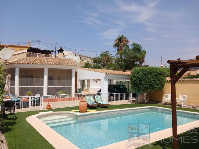 Villa Secreto: Resale Villa for Sale in Arboleas, Almería