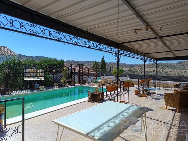 Villa Sedona : Resale Villa for Sale in Arboleas, Almería